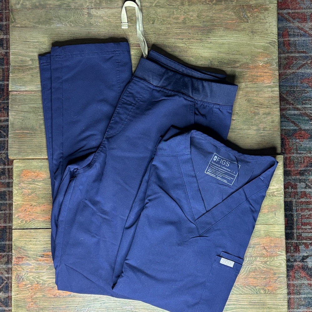 FIGS Men's Navy Blue Scrubs